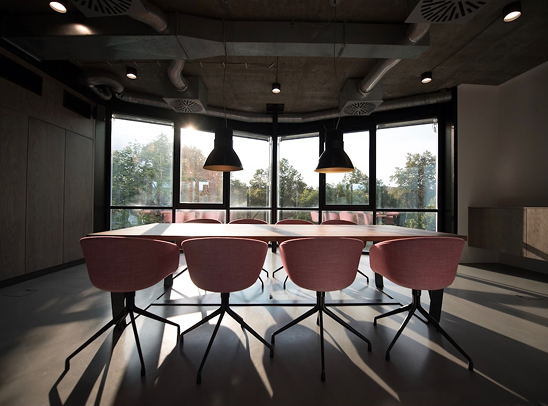 Ofis toplantı masası